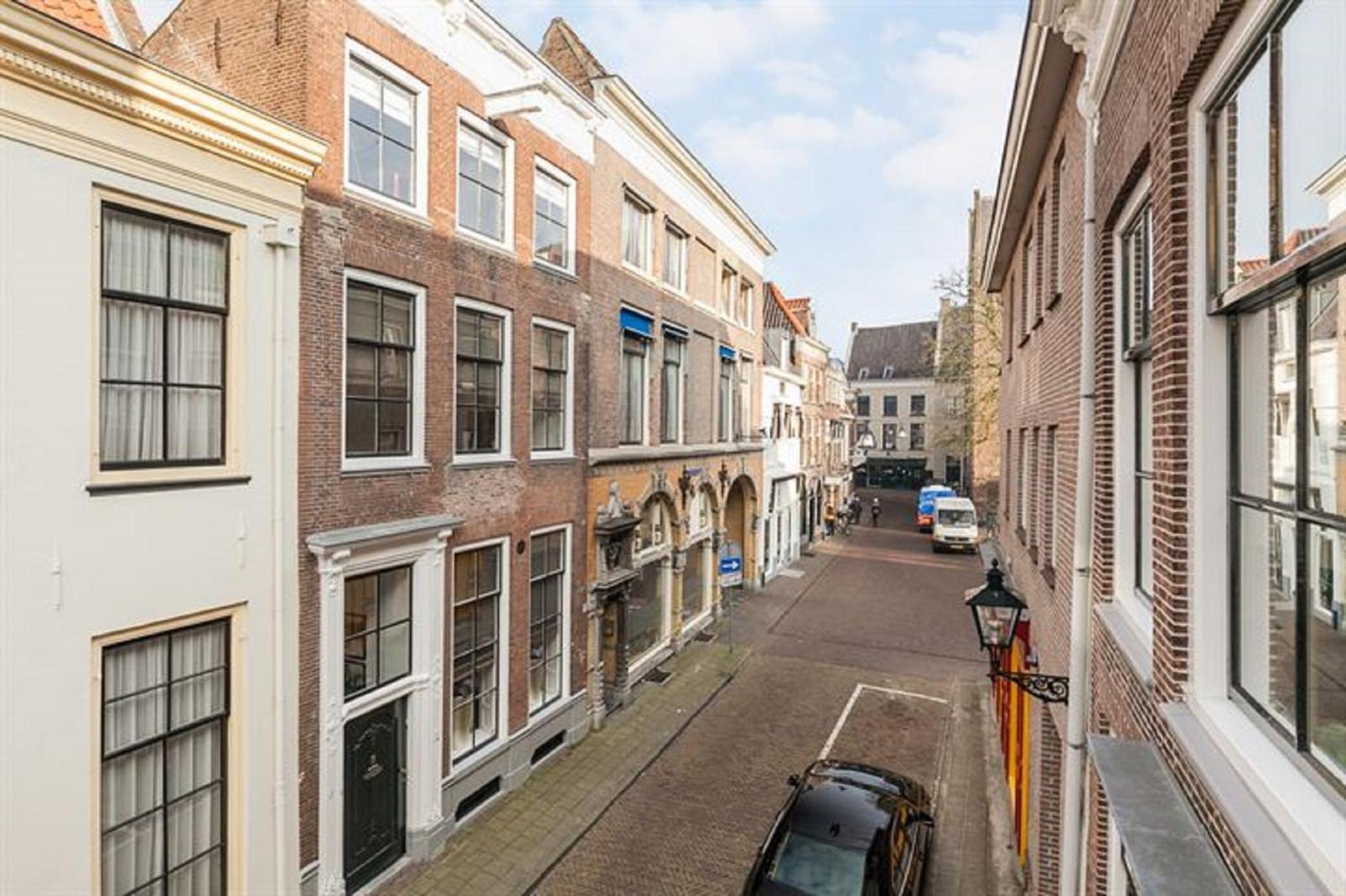 Stadslogement Bij De Sassenpoort Зволле Экстерьер фото
