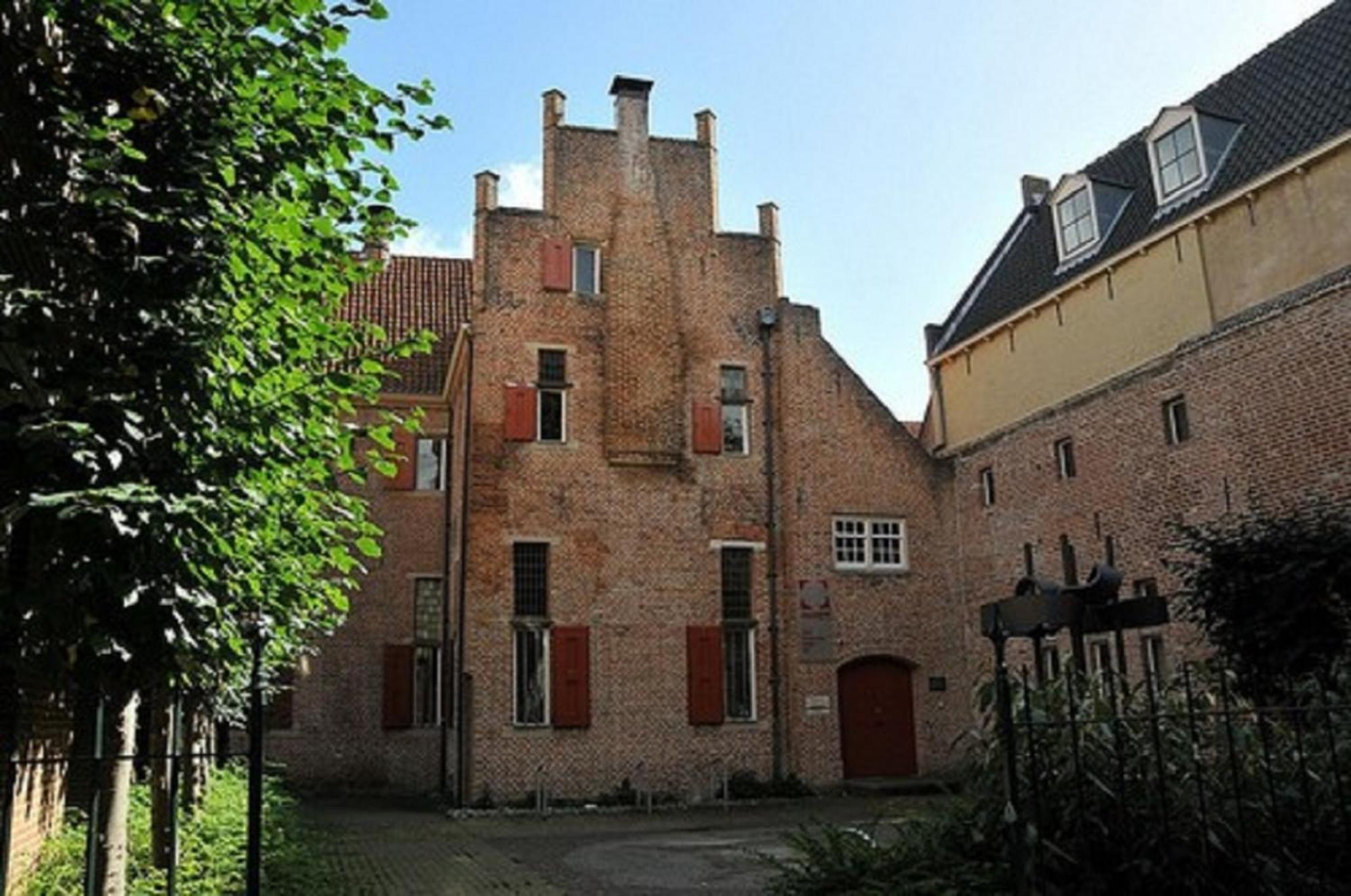 Stadslogement Bij De Sassenpoort Зволле Экстерьер фото