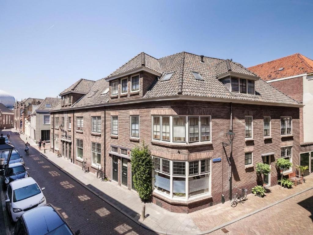 Stadslogement Bij De Sassenpoort Зволле Экстерьер фото
