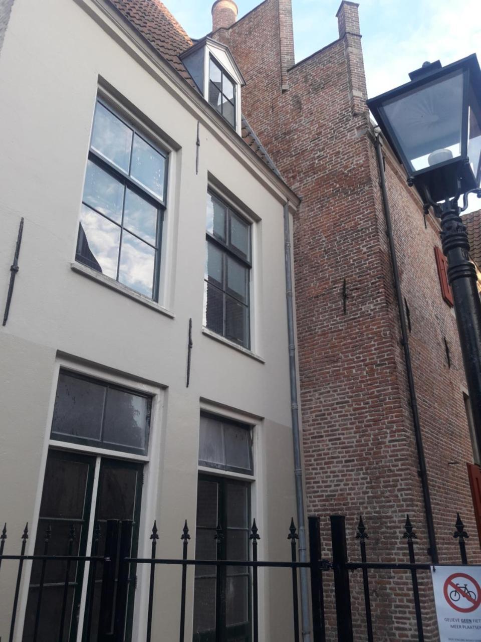 Stadslogement Bij De Sassenpoort Зволле Экстерьер фото